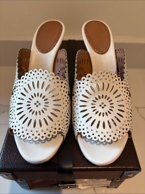 Final Price- No Offers! Alaïa White Laser-Cut Slide Sandals-Size 39